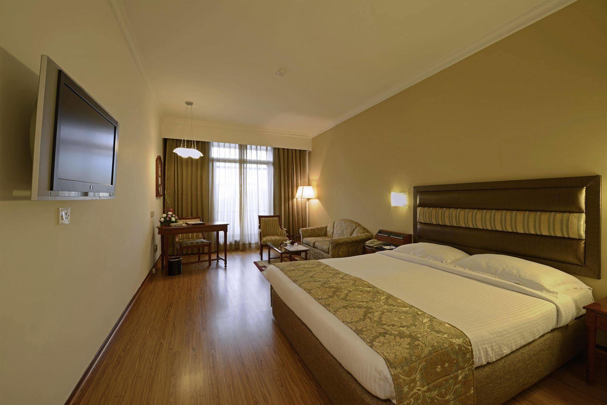 Sun-N-Sand Pune Exterior photo