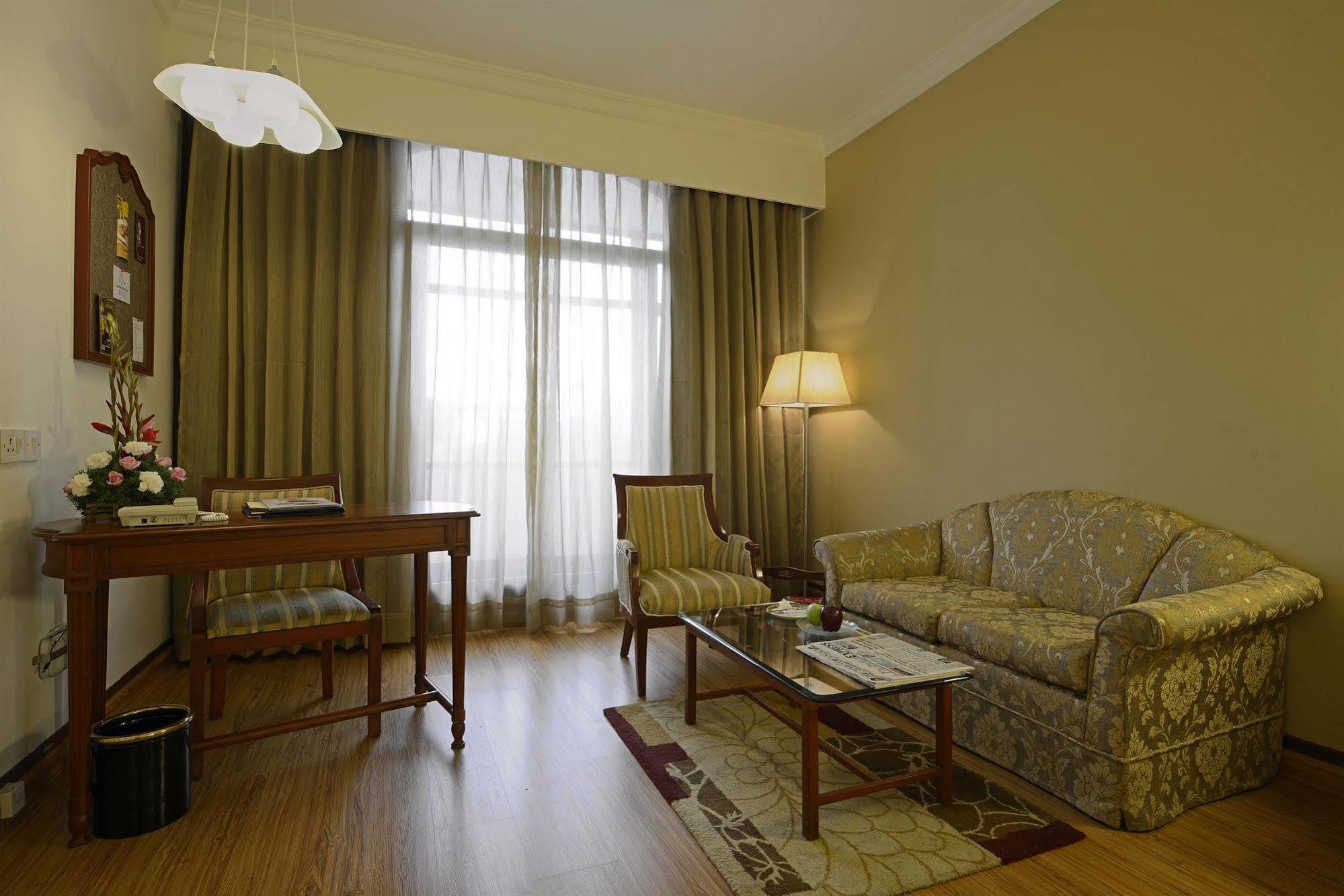 Sun-N-Sand Pune Exterior photo