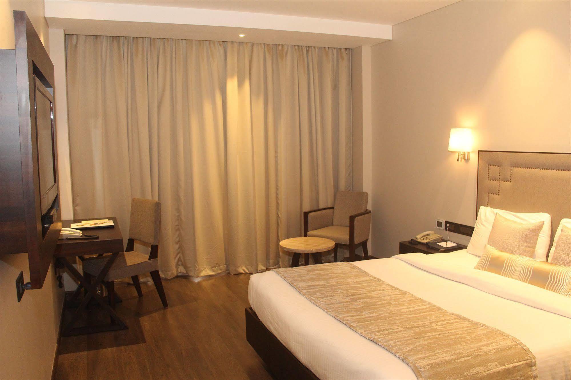 Sun-N-Sand Pune Exterior photo