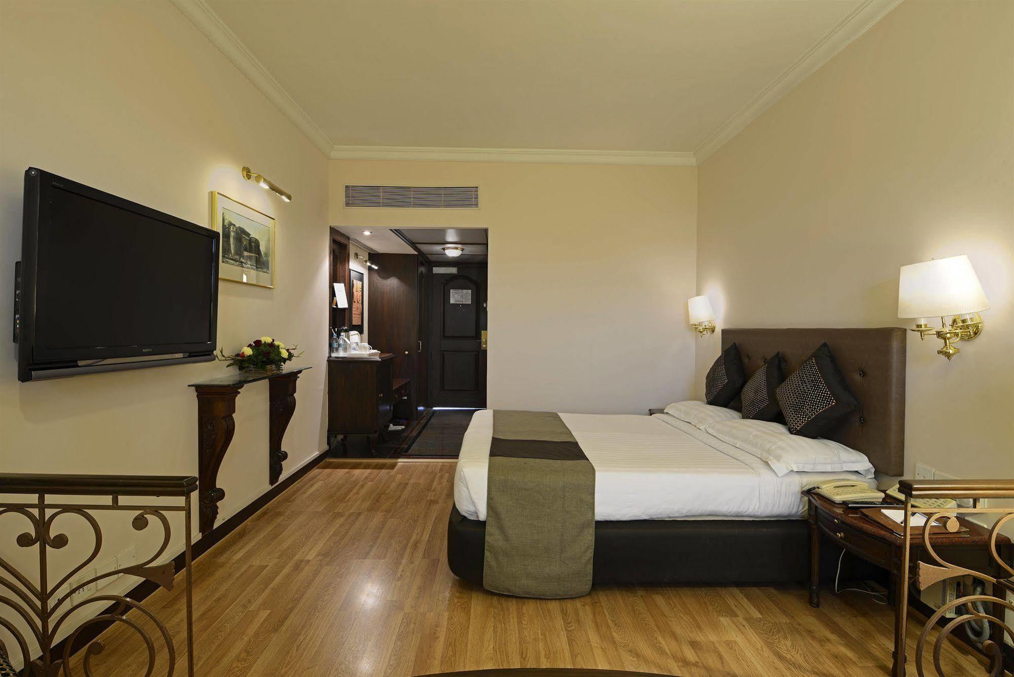Sun-N-Sand Pune Exterior photo