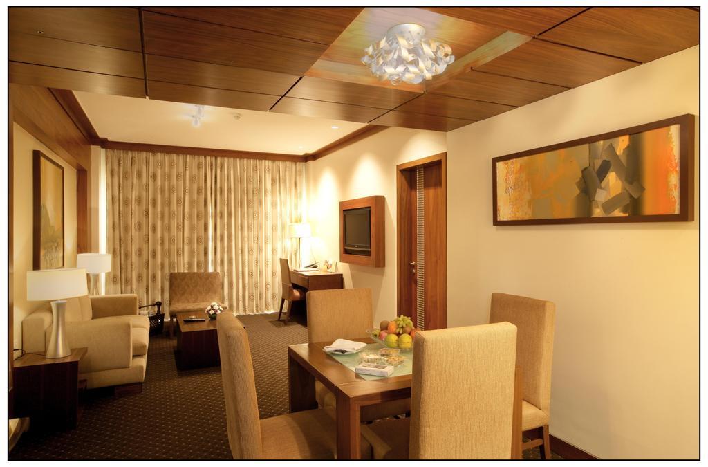 Sun-N-Sand Pune Exterior photo