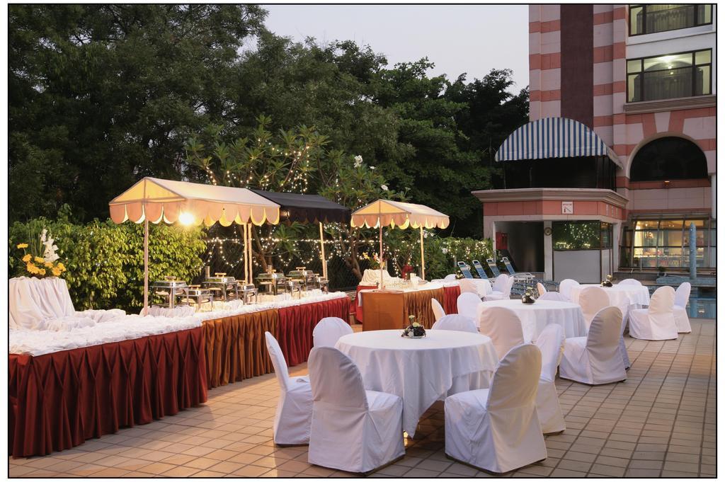 Sun-N-Sand Pune Exterior photo