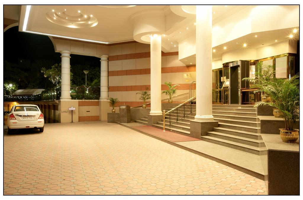 Sun-N-Sand Pune Exterior photo