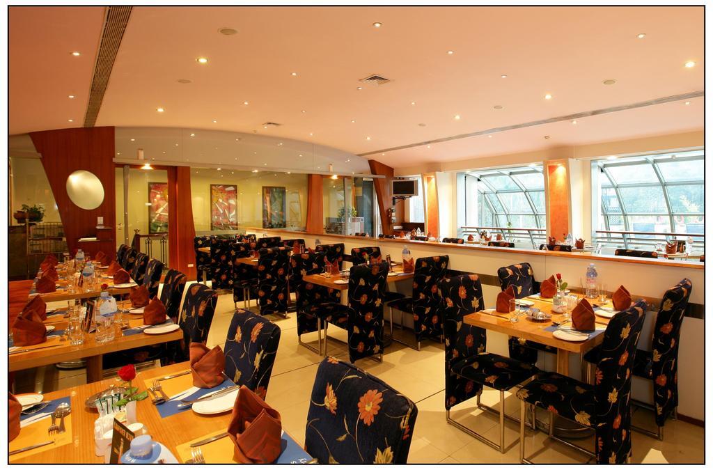 Sun-N-Sand Pune Exterior photo